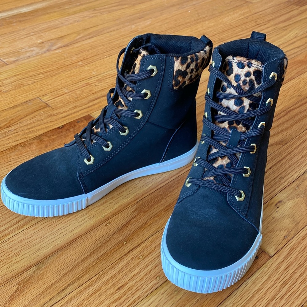 Timberland Women's Skyla Bay 6-in Boot. Black with Leopard Detail. Size 7.5